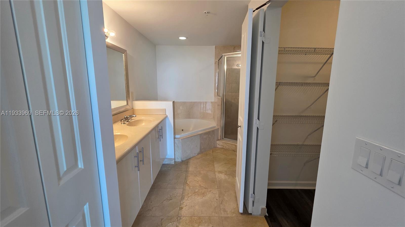 360 CONDO A - Residential