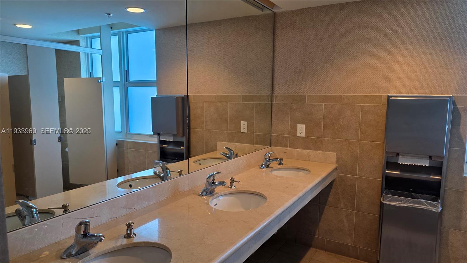 360 CONDO A - Residential