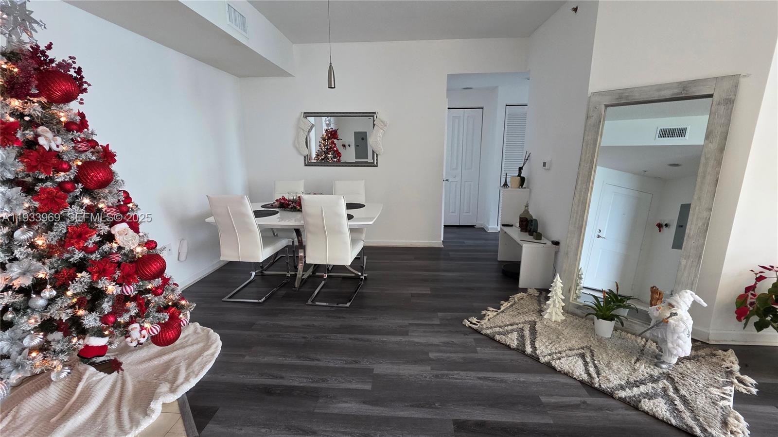 7900 Harbor Island Dr 703