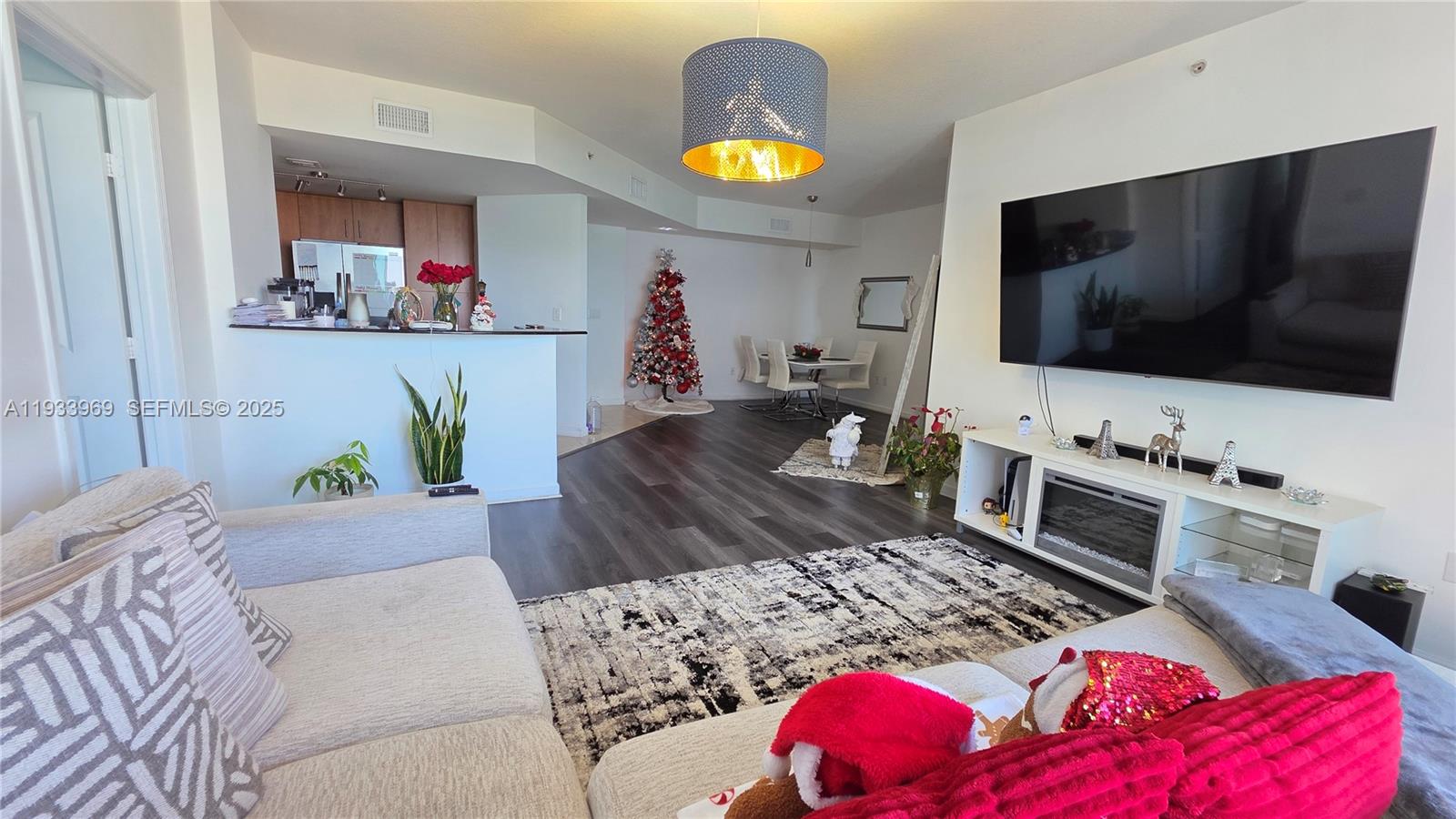 7900 Harbor Island Dr 703