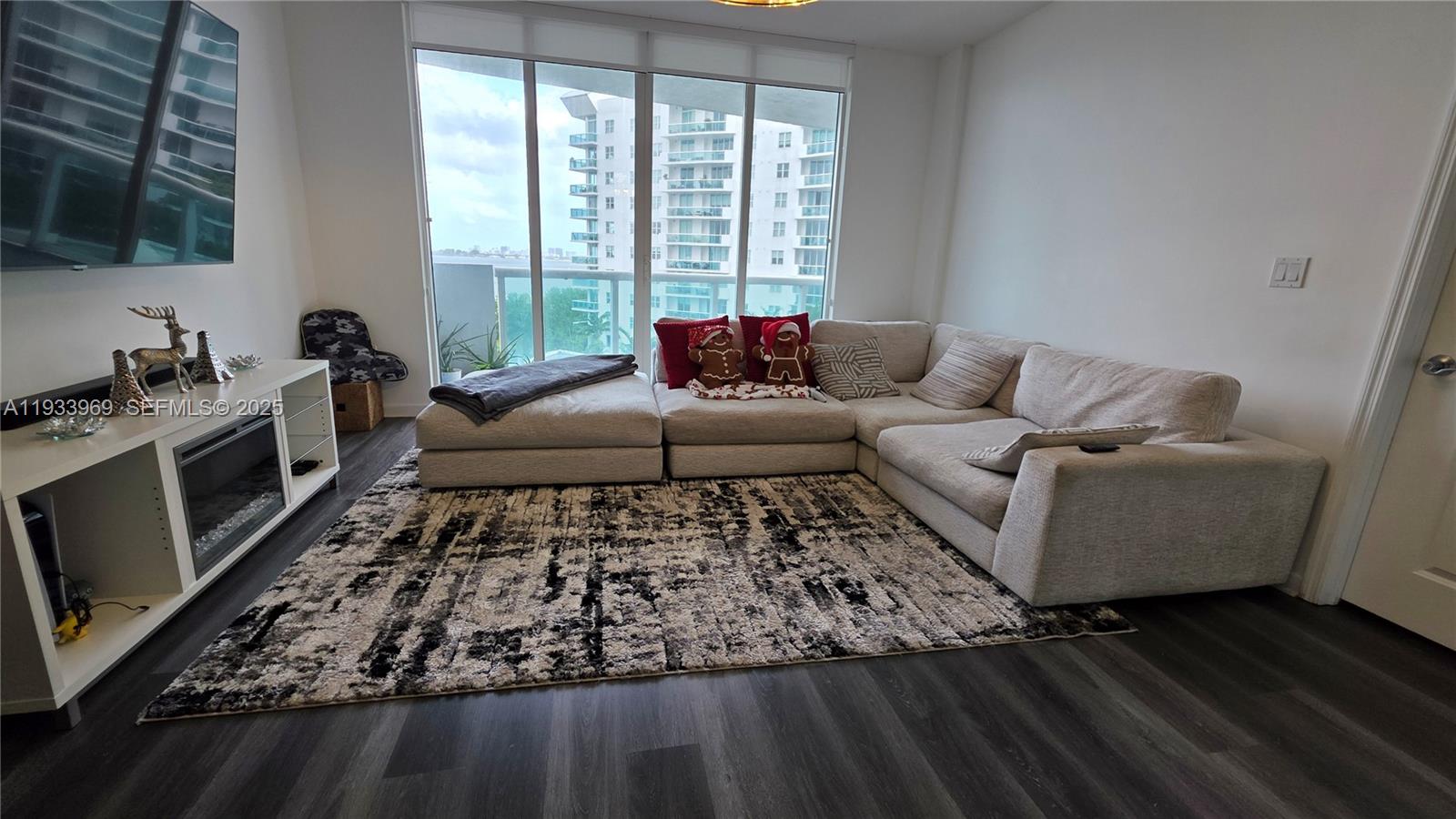 7900 Harbor Island Dr 703