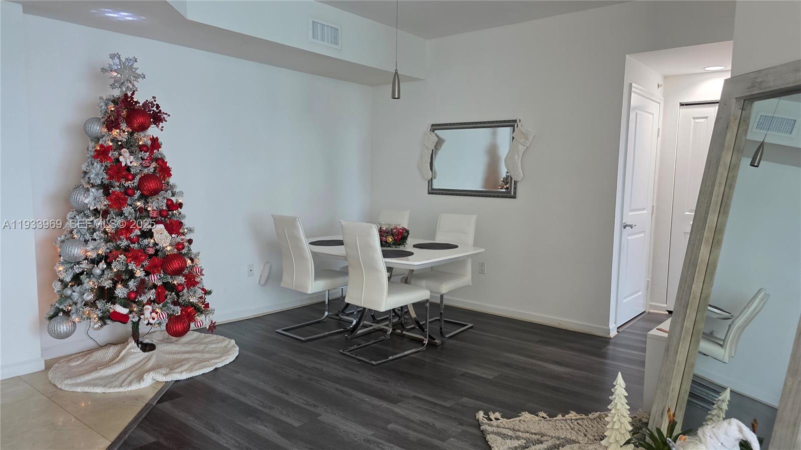 7900 Harbor Island Dr 703