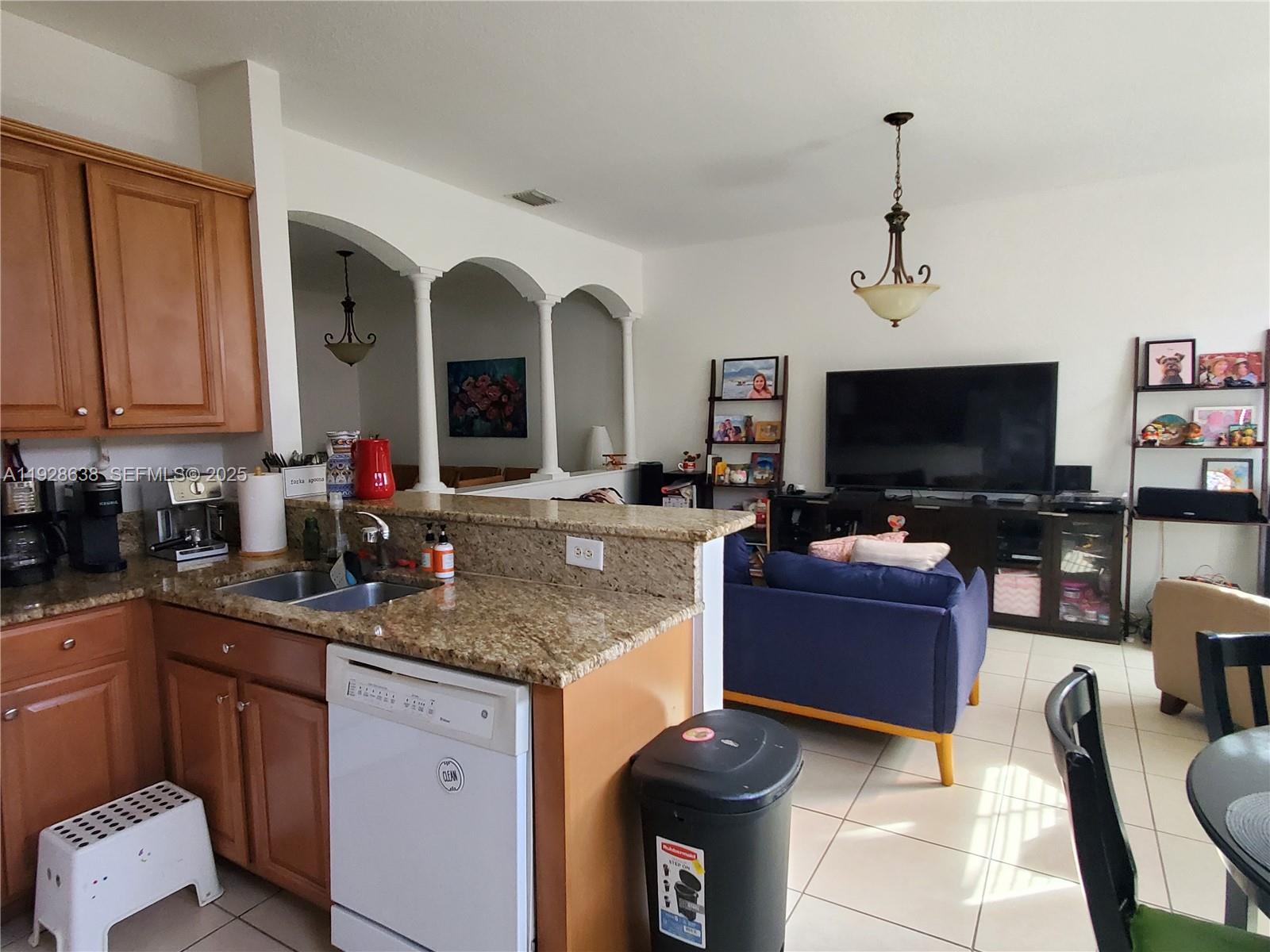 BEACON AT DORAL - Residential Lease