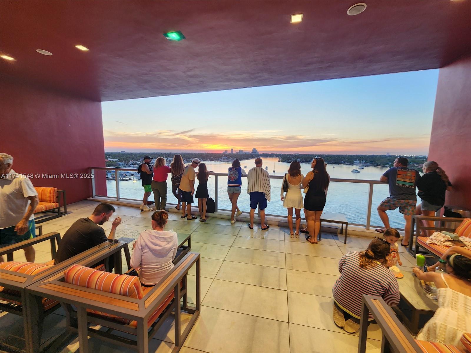 COSTA HOLLYWOOD CONDO - Residential