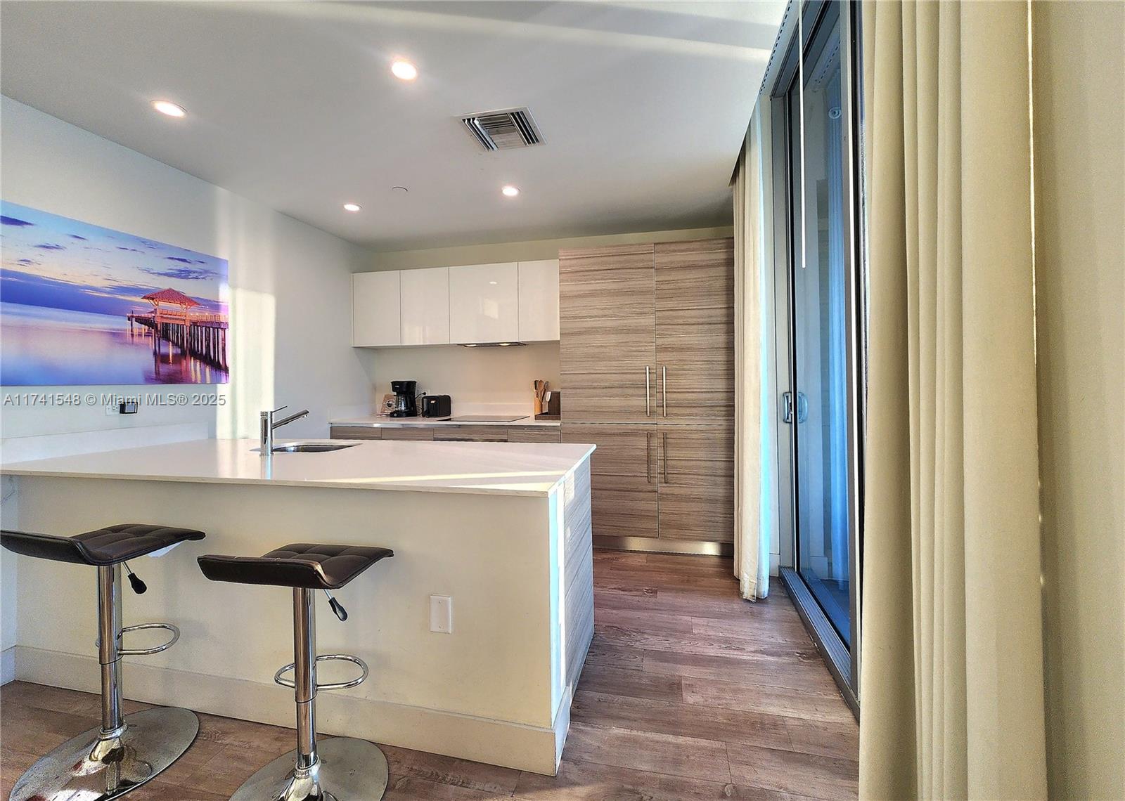 COSTA HOLLYWOOD CONDO - Residential