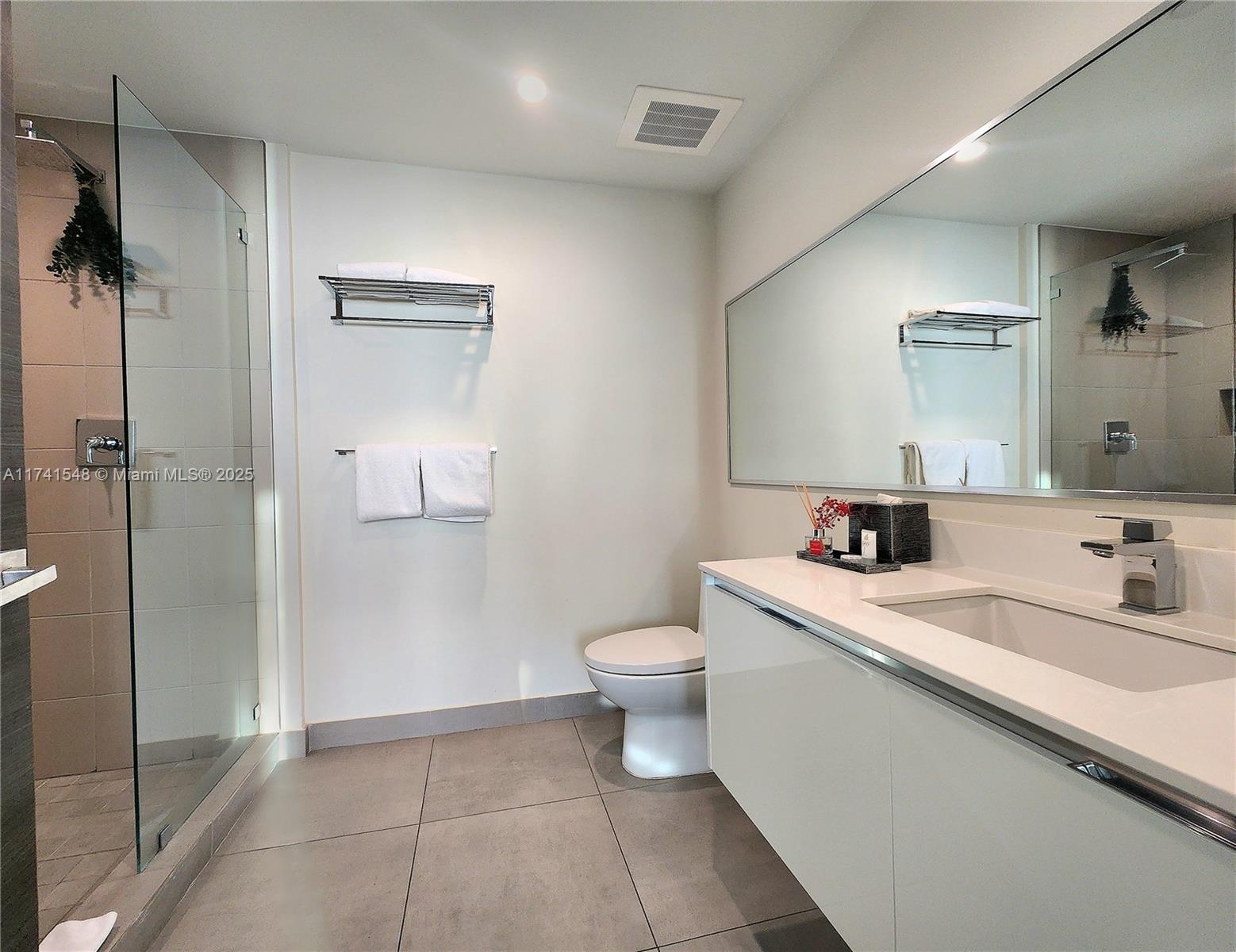 COSTA HOLLYWOOD CONDO - Residential