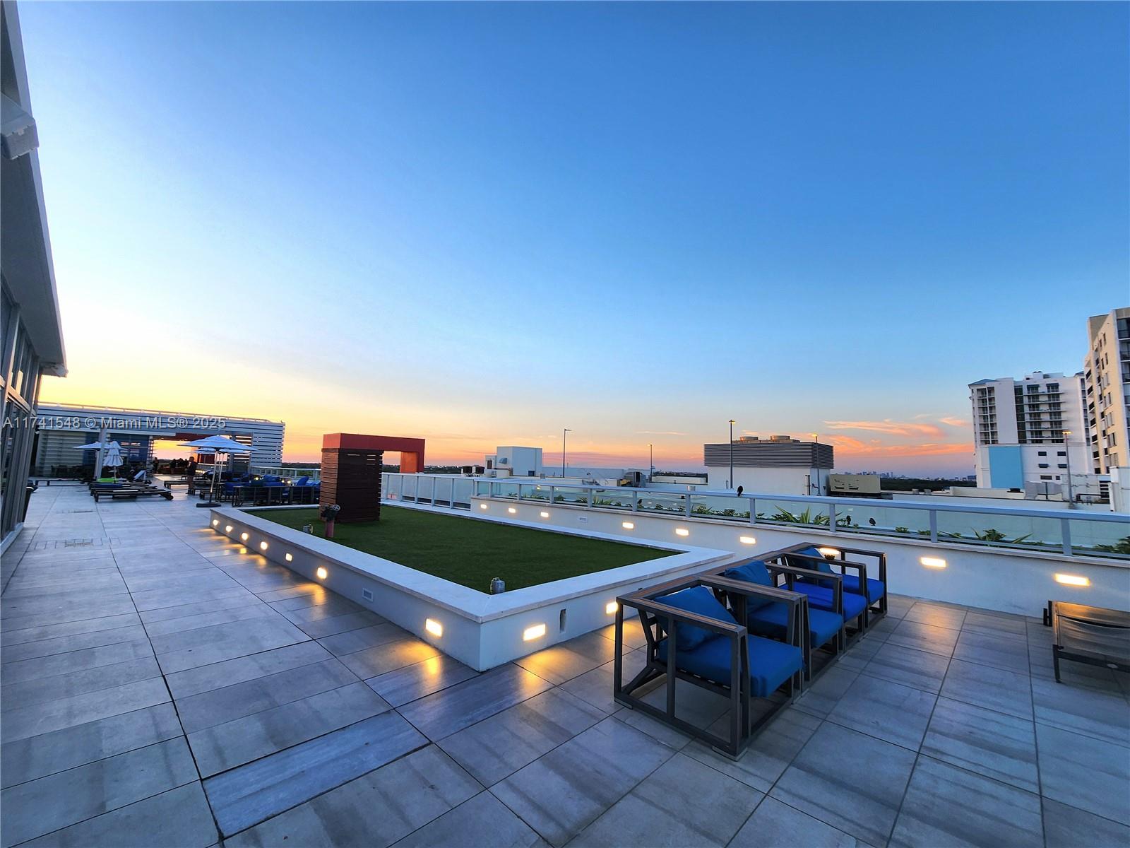 COSTA HOLLYWOOD CONDO - Residential