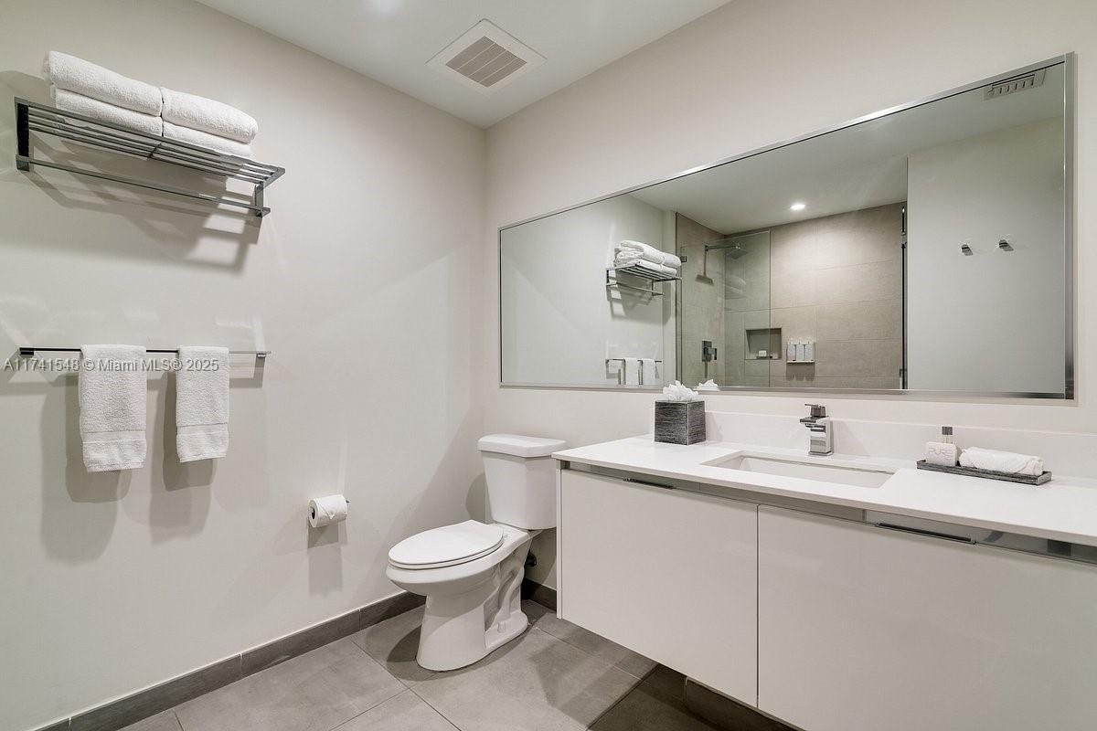 COSTA HOLLYWOOD CONDO - Residential