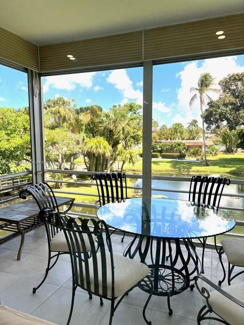 A home in Lauderdale Lakes