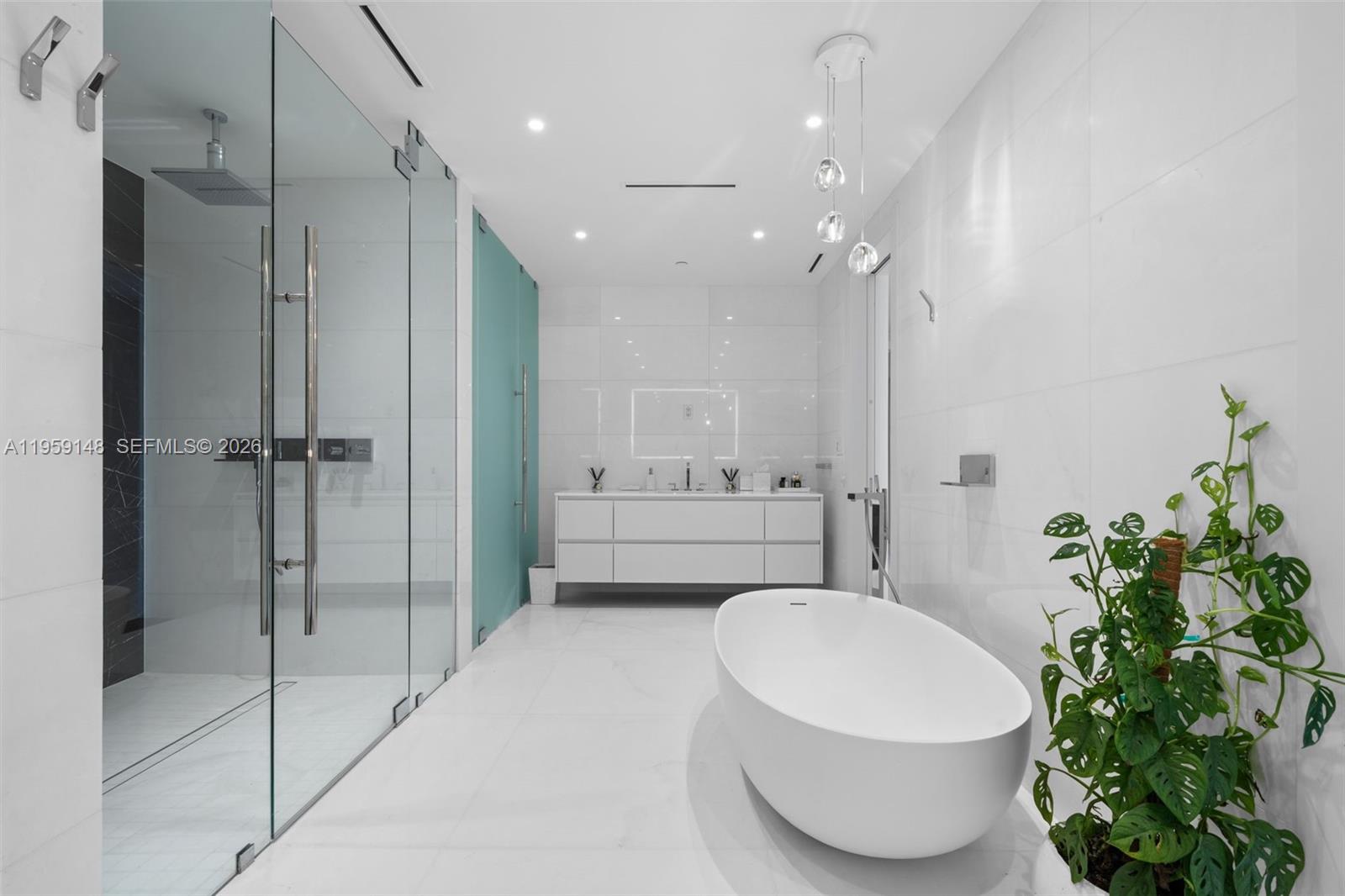 ASTON MARTIN - Residential