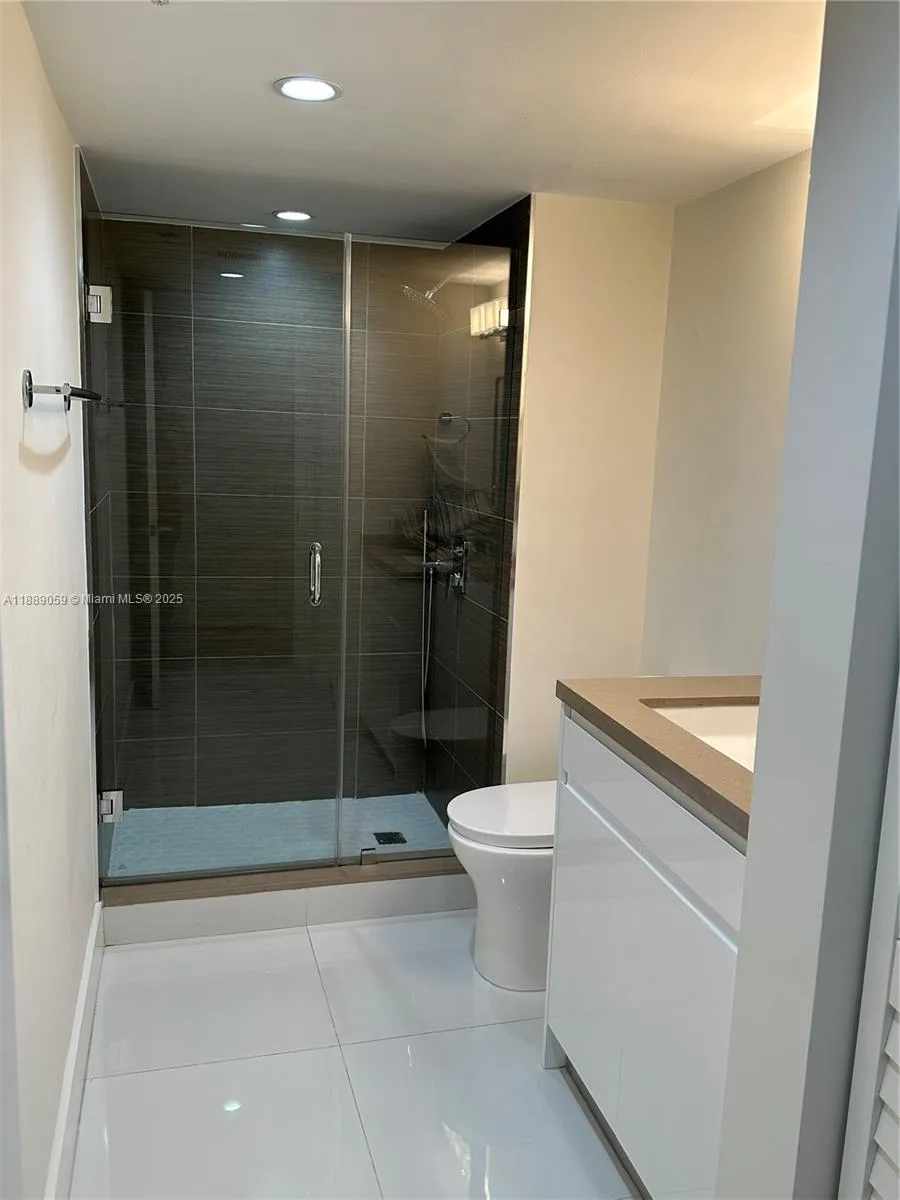 Key Biscayne, Florida 33149, United States, 1 Bedroom Bedrooms, ,2 BathroomsBathrooms,Residential,Active,220770