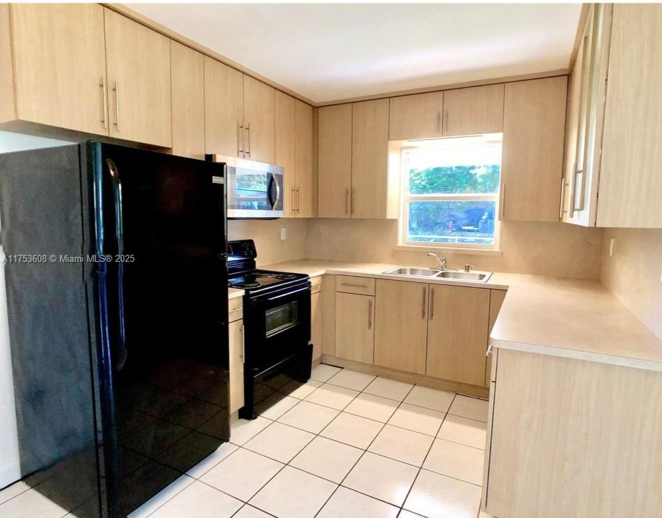 BELLCAMP MANOR - Residential Income