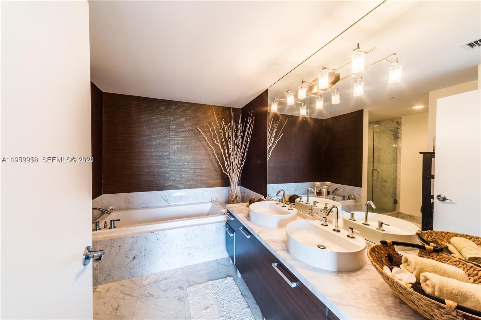 VIZCAYNE NORTH CONDO - Residential