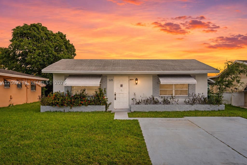 Photo of 7505 NW 58th St, Tamarac, FL 33321 (MLS # A12002283)