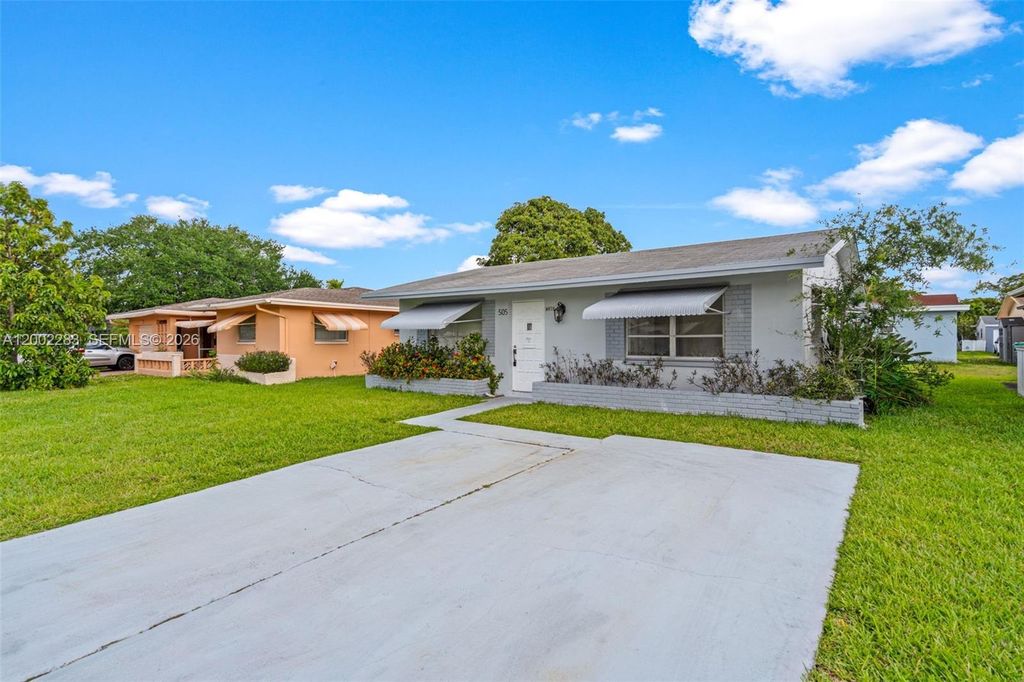 Photo of 7505 NW 58th St, Tamarac, FL 33321 (MLS # A12002283)