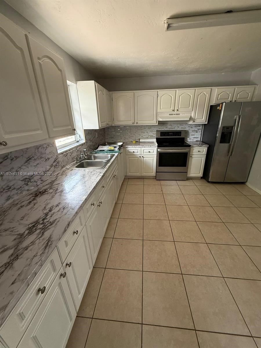 Available for rent: 1710 SW 97th Ter Unit 1, Miramar, FL — $2,450/month. This bright, roomy unit offers over 1,000 sq. ft. of living space with an oversized kitchen featuring abundant cabinet and counter space, a generous living/dining area, and a separate laundry room for added convenience. Step outside to your private, oversized gated backyard — perfect for entertaining, gardening, or pets. Located in a convenient Miramar neighborhood with easy access to shopping, dining, and major roadways. Tenant responsible for utilities. Schedule a viewing today to see this great, low-maintenance rental.