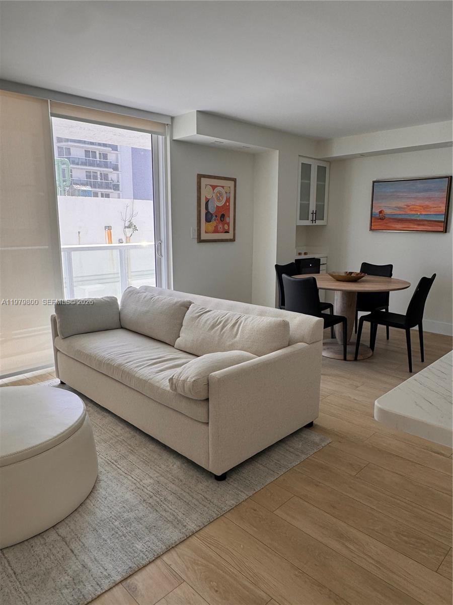 2457 Collins Ave 1105