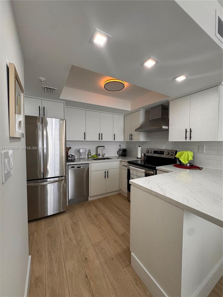 THE ROYAL CLUB CONDO - Residential Lease