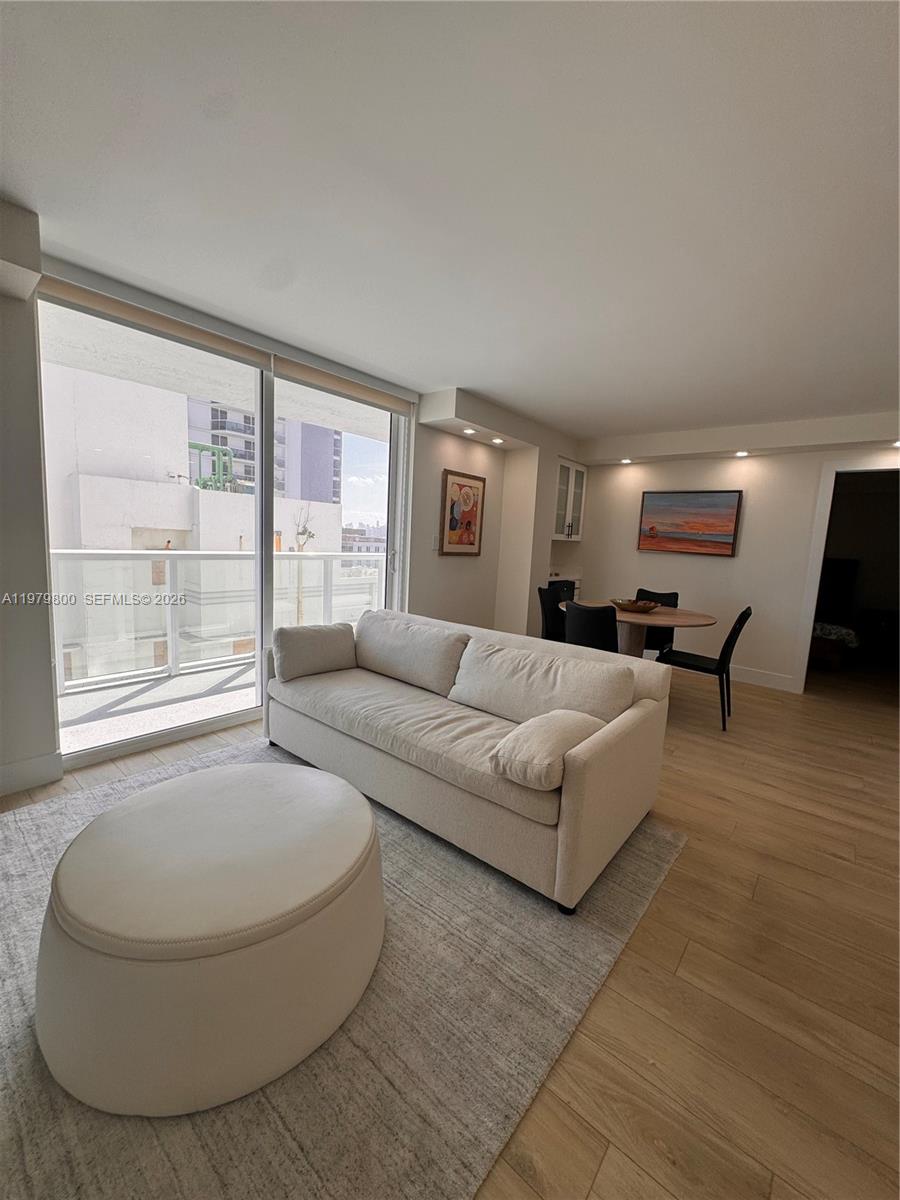 THE ROYAL CLUB CONDO - Residential Lease