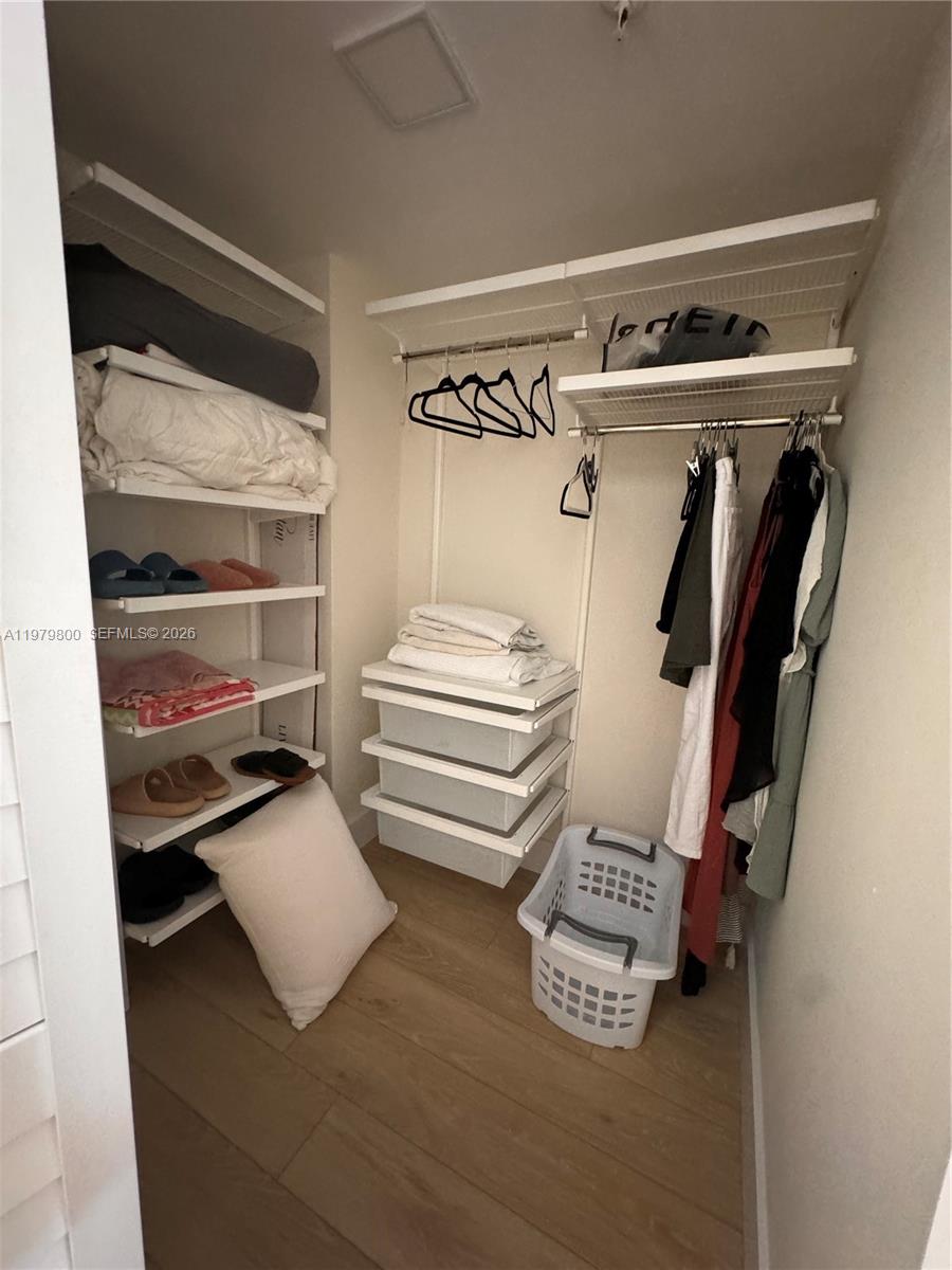 THE ROYAL CLUB CONDO - Residential Lease