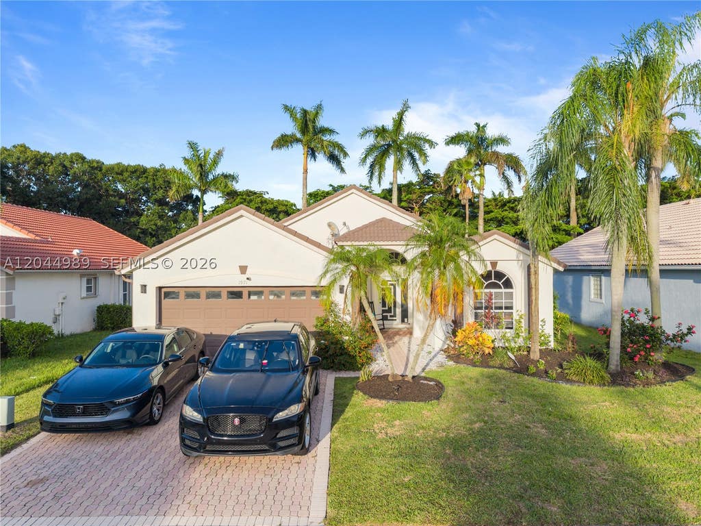 Photo of 1971 Oak Berry Cir, Wellington, FL 33414 (MLS # A12044989)