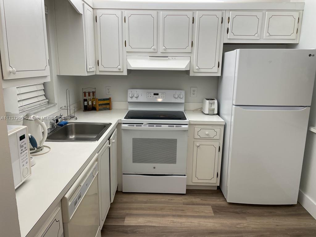 ISLE OF SANDALFOOT CONDO - Residential Lease