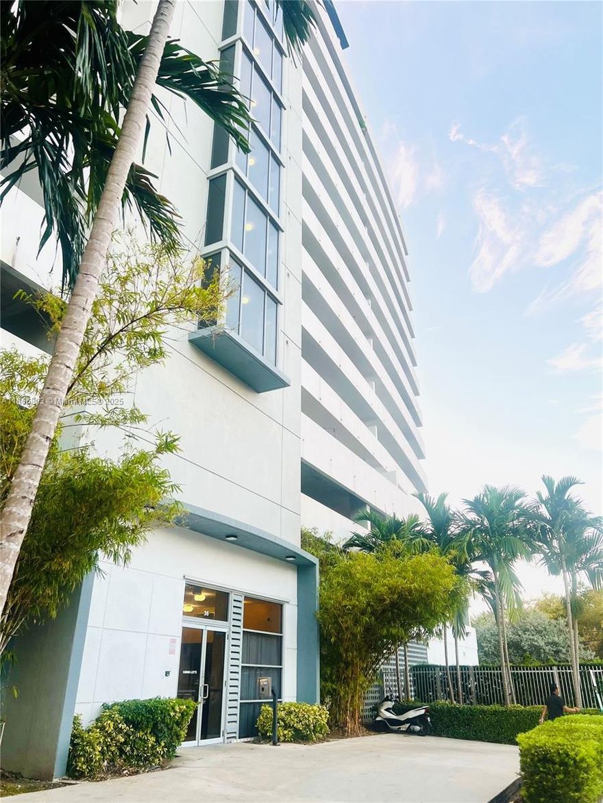 Spacious and bright corner residence at 36 NW 6th Ave, unit 806. This apartment features elegant polished porcelain floors and a unique wraparound balcony with breathtaking views of Downtown Miami, Brickell, and the Miami River. Open layout with floor-to-ceiling windows, modern kitchen, and abundant natural light. Prime location just minutes from Brickell, Downtown, and major highways. Enjoy full-service amenities including pool, gym, and 24-hour security.