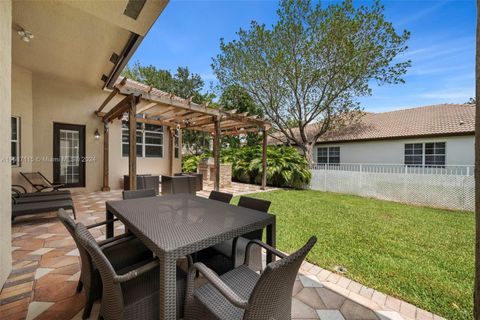 Single Family Residence in Davie FL 3808 Spanish Oak Pt Pt 34.jpg