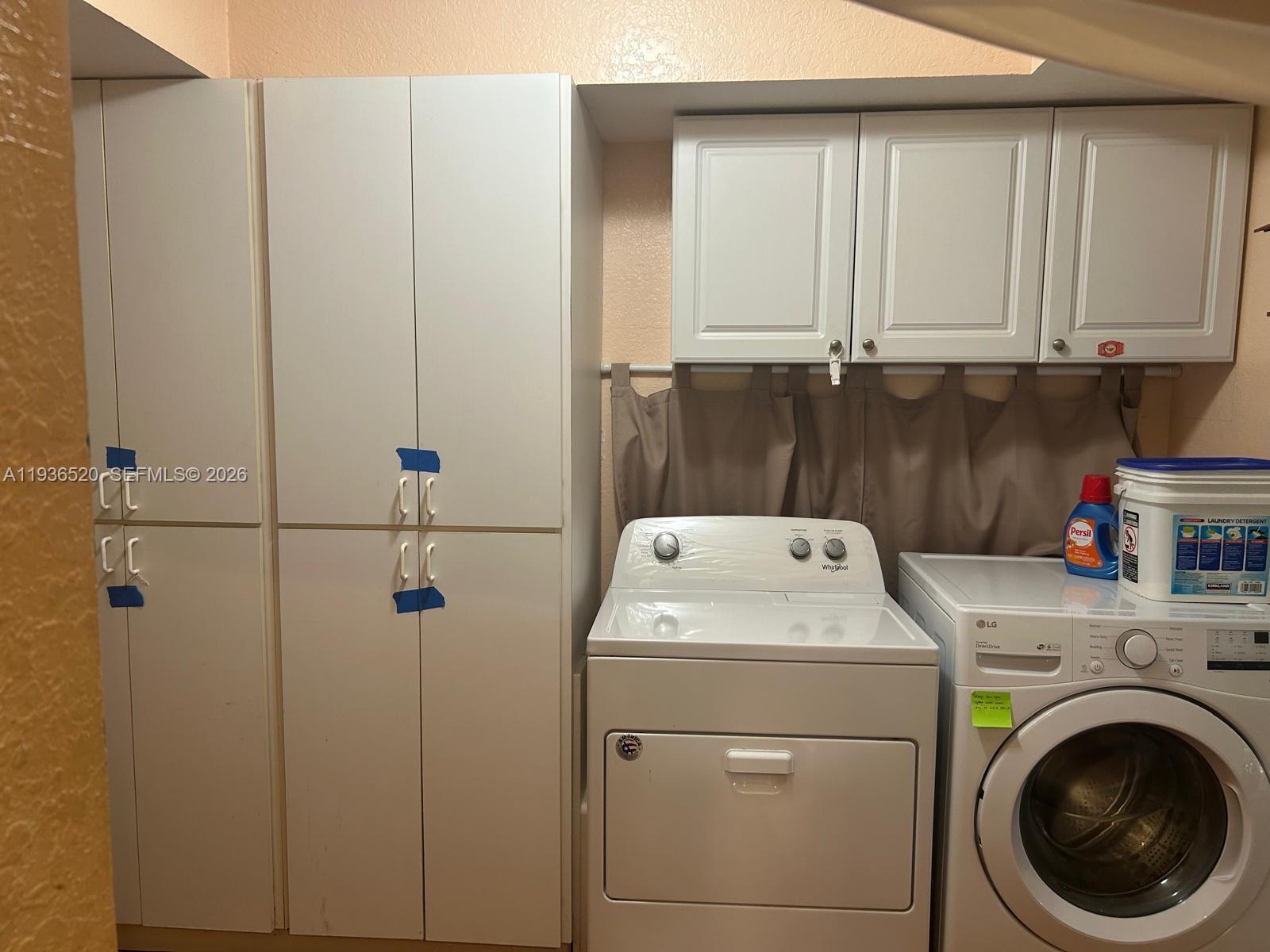 KENDALE LAKES SEC 4 - Residential