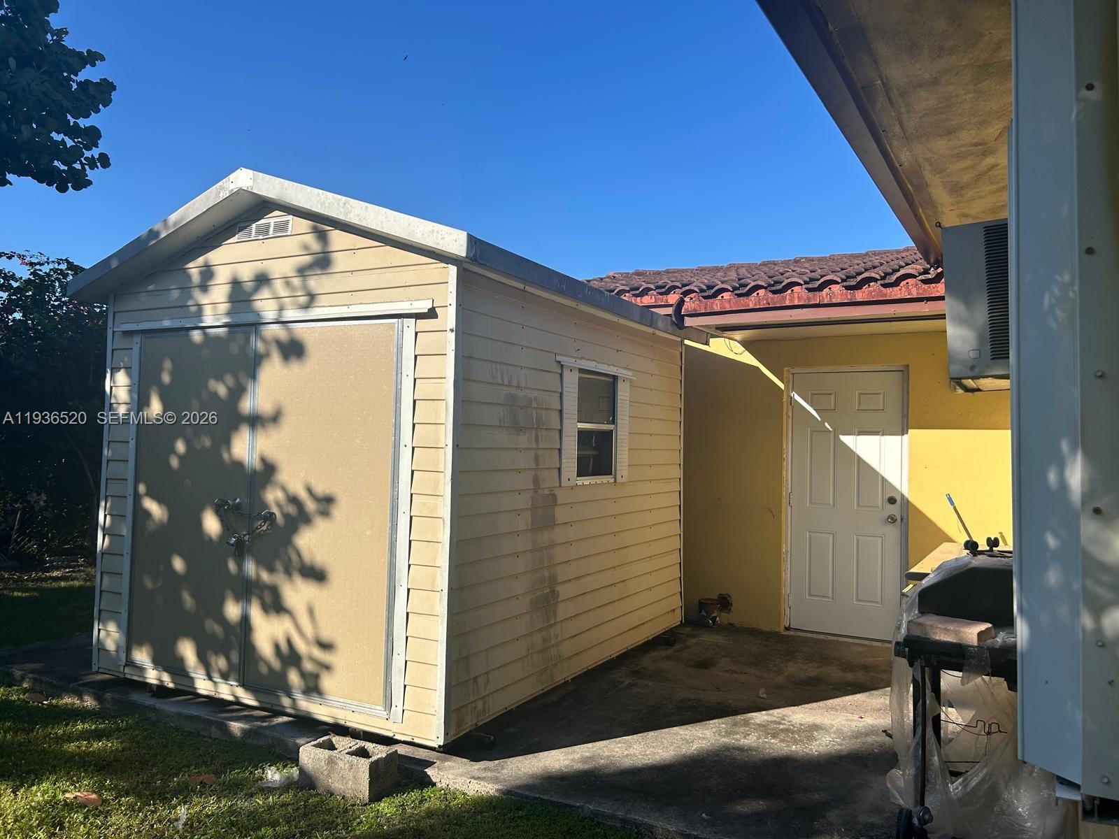 KENDALE LAKES SEC 4 - Residential