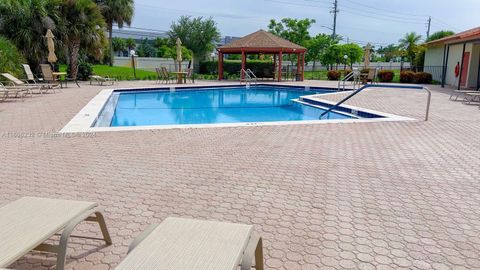 Single Family Residence in Tamarac FL 7112 107th Ave Ave 40.jpg