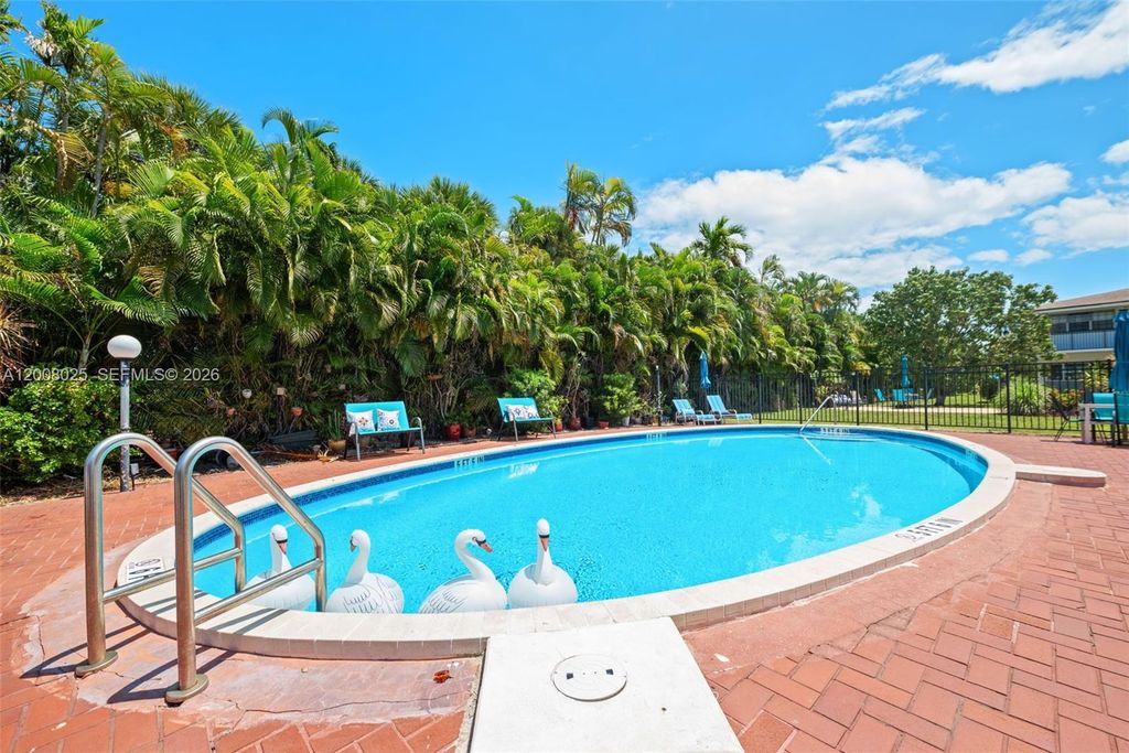 Photo of 1431 S 14th Ave #212, Hollywood, FL 33020 (MLS # A12008025)