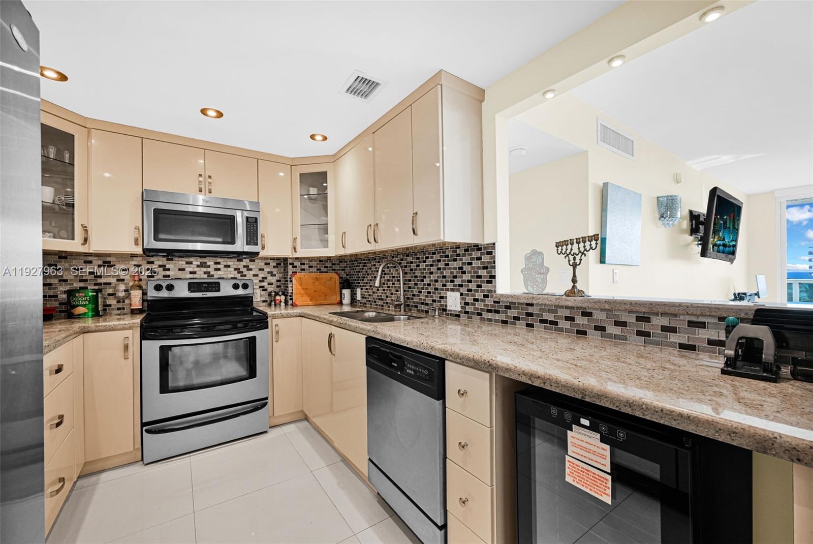 ARLEN HOUSE EAST CONDO - Residential