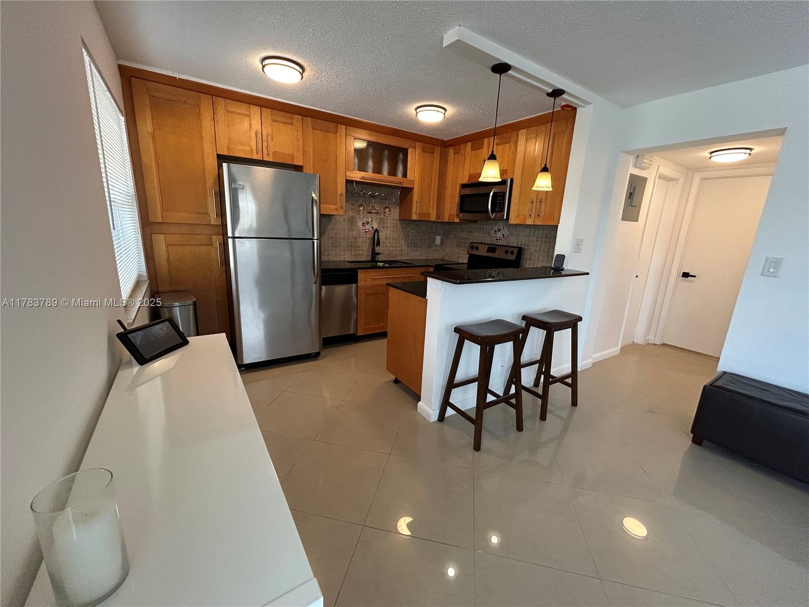 Rental Property at 2862 Ne 32nd St 10, Fort Lauderdale, Broward County, Florida - Bedrooms: 1 
Bathrooms: 1  - $1,900 MO.