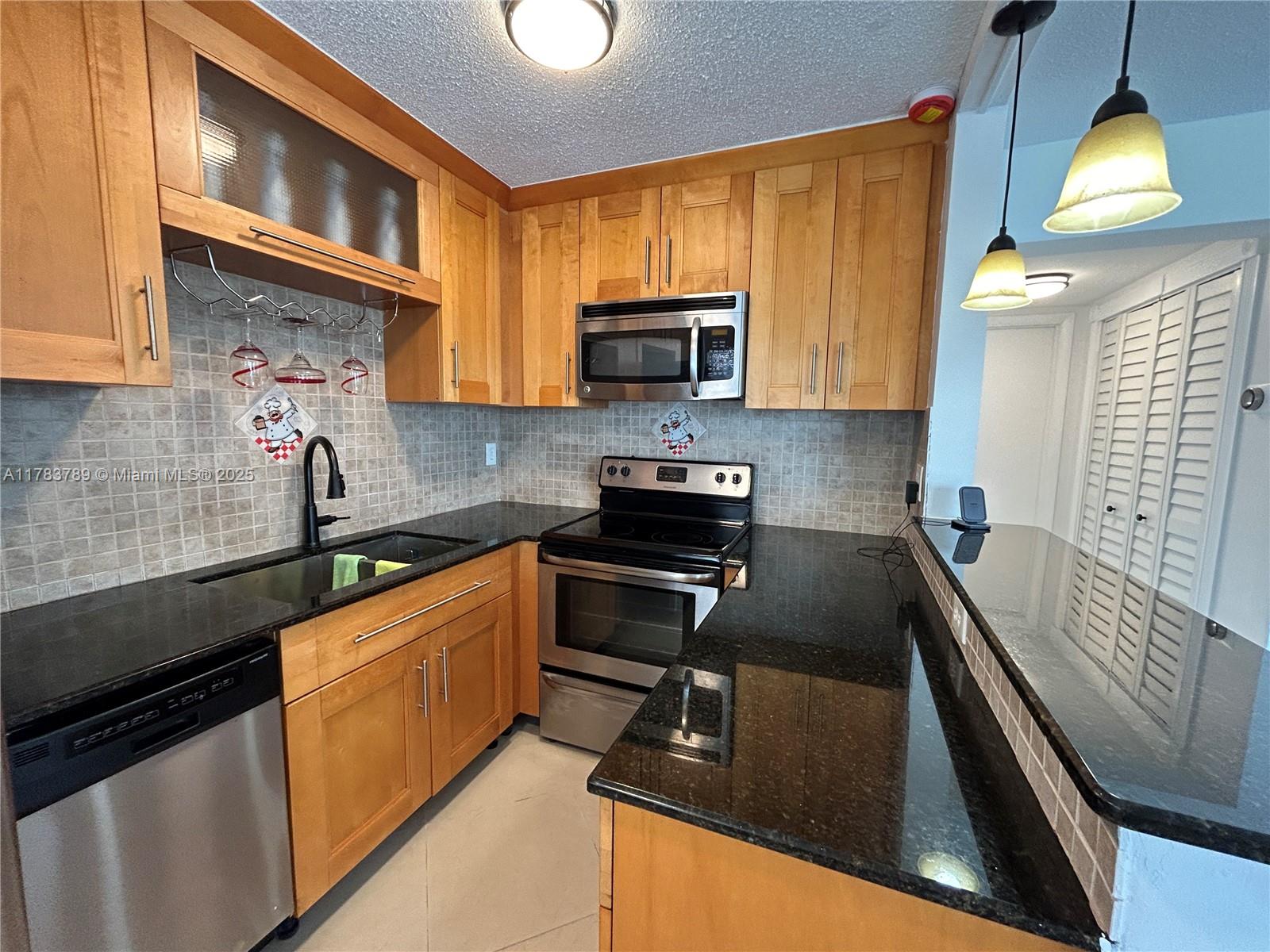 2862 NE 32nd St 10