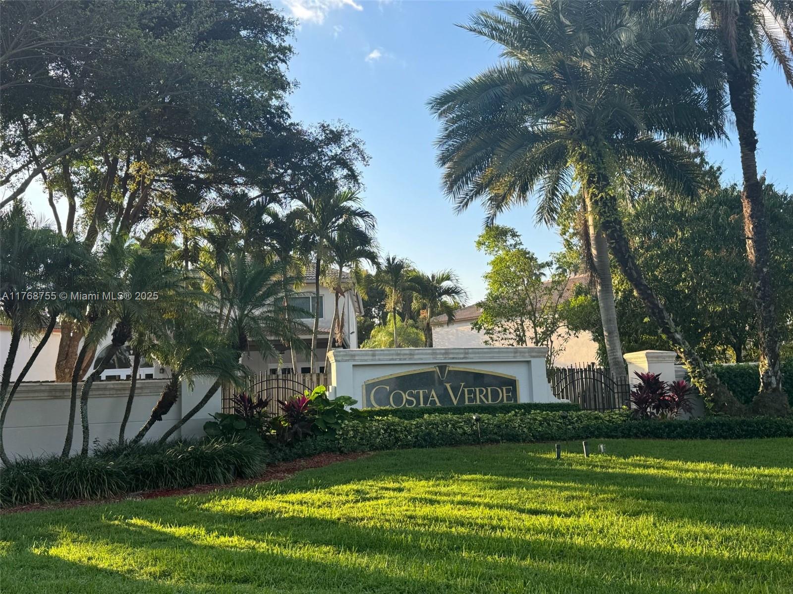 Property for Sale at 3198 Nw 98th Ct, Doral, Miami-Dade County, Florida - Bedrooms: 4 
Bathrooms: 3  - $1,150,000