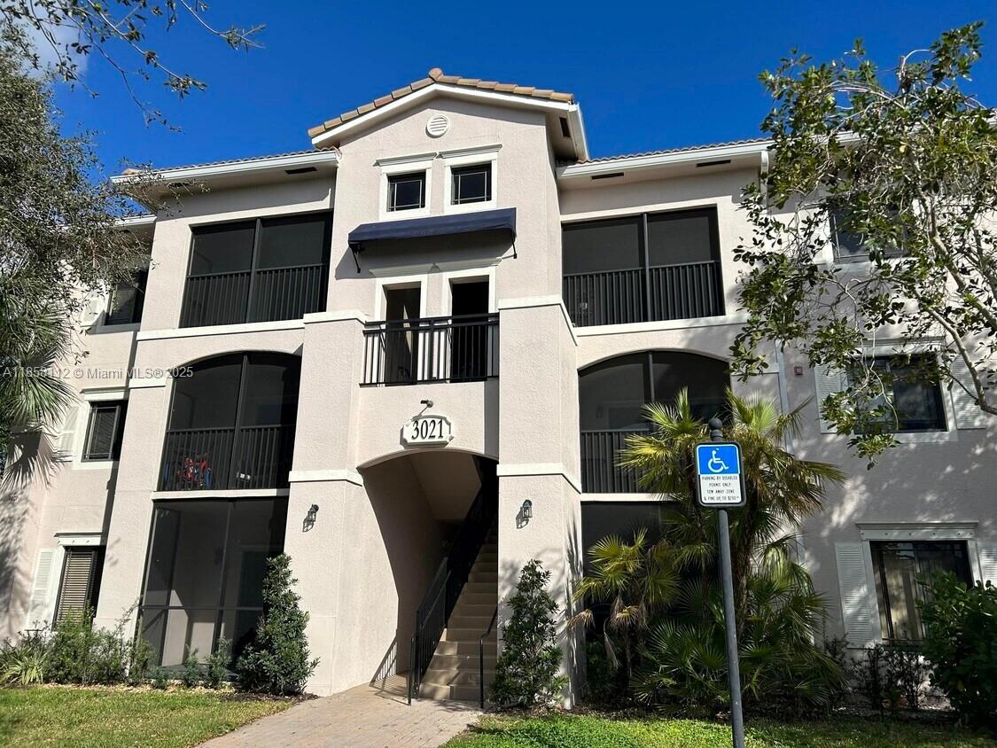 Perfectly maintained one bedroom one bathroom condo in perfect location in Palm Beach Gardens! This 768 sqf condo features open kitchen concept with lots of storage space!! Laundry room inside of the condo with Full Washer and Full dryer. The condo is freshly painted in all white. Wood laminate floor throughout !! Large, screened balcony overlooking to the Court Yard!! Rental includes water & sewer, access to swimming pool, racquet ball, tennis, steam room, gym, business center and club house.
