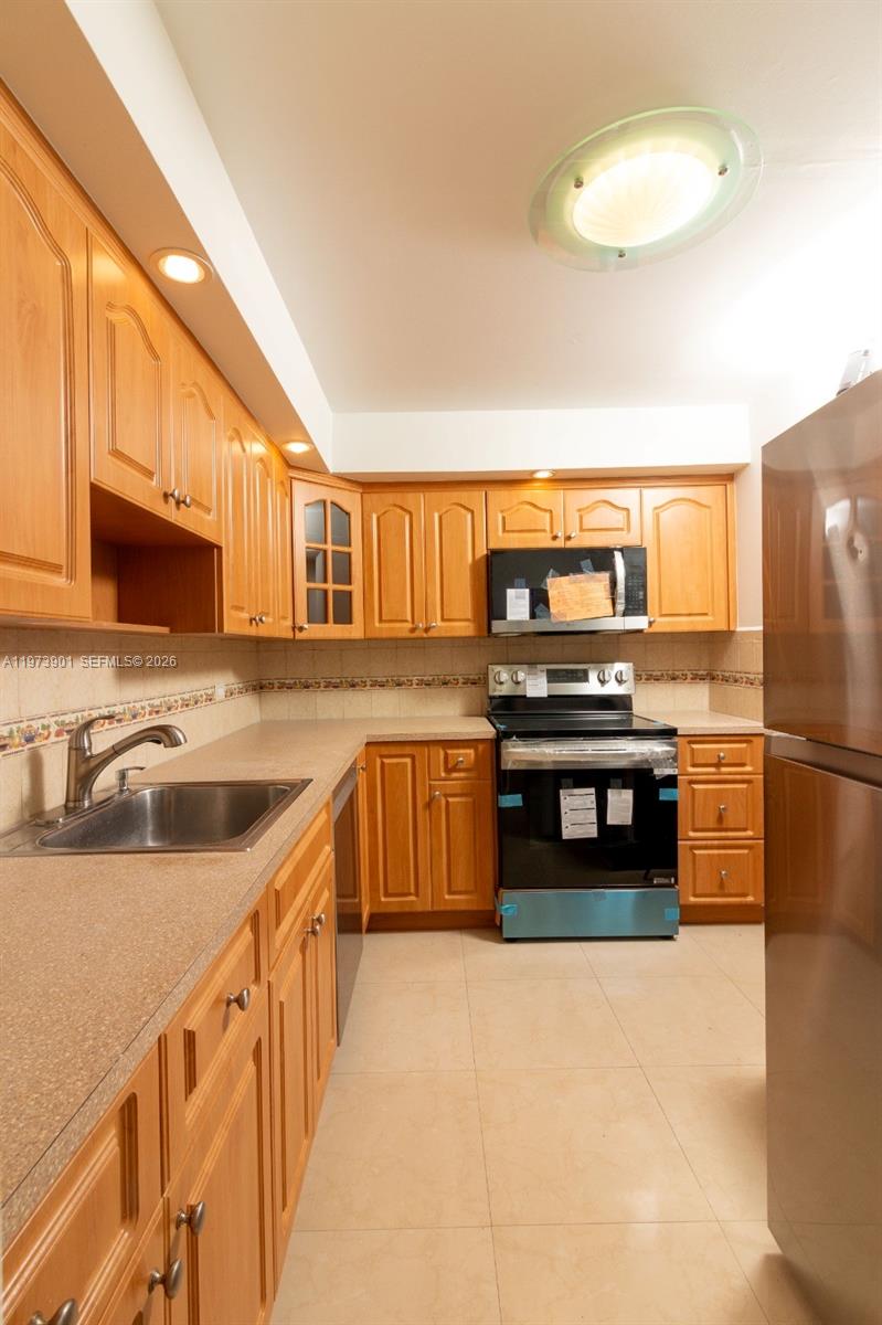 ROYAL OAKS CONDO - Residential