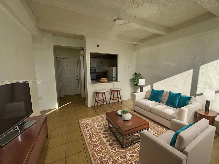 AMAZING OCEAN VIEW. super bright 1 bed 1 bath with ocean views from bedroom and living room.
New floors, secured building, two blocks away from the ocean and close to everything! Available for a one-year lease. laundry on site. FAST APPROVAL.