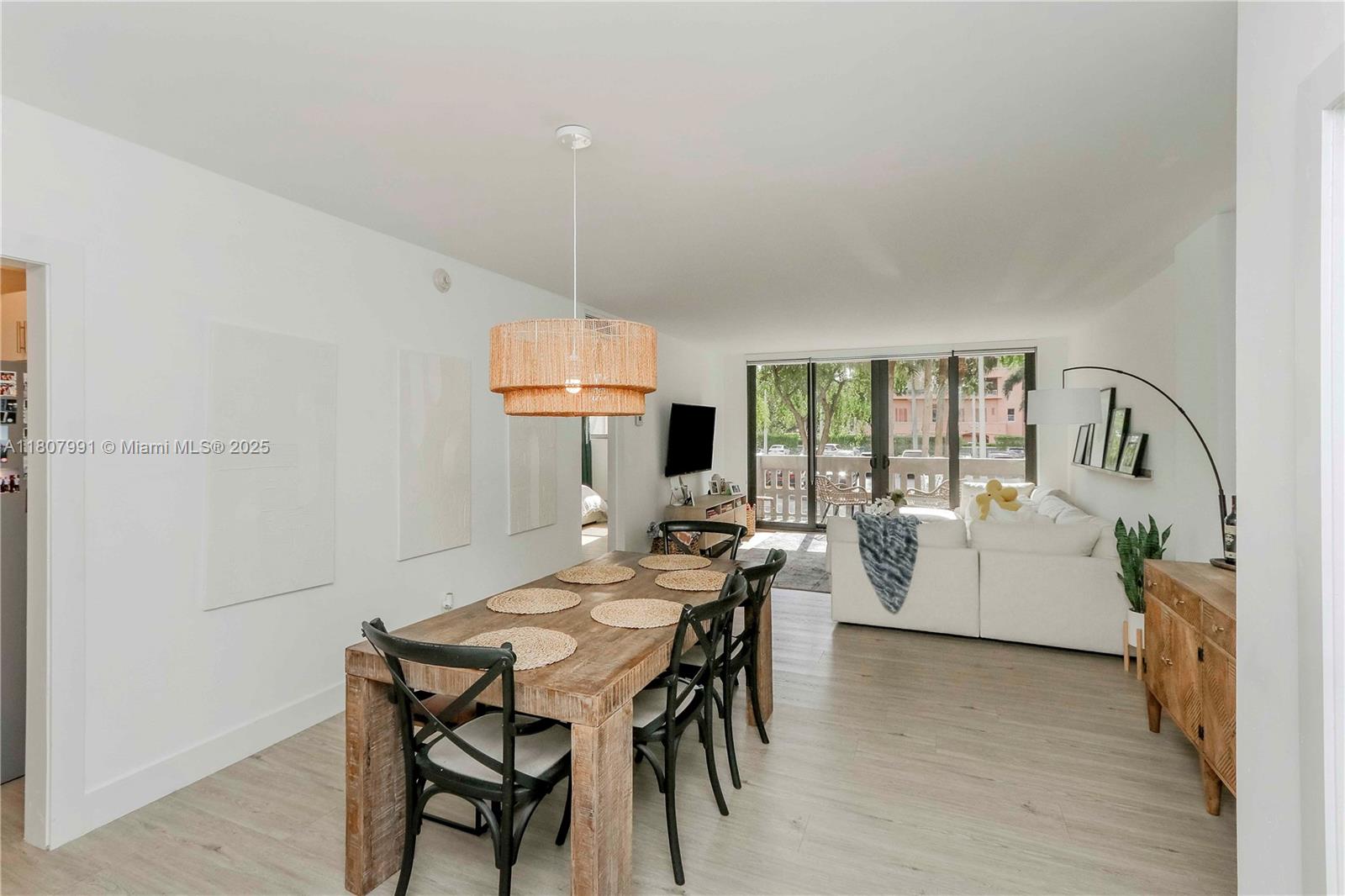 90 Edgewater Dr 106, Coral Gables, Broward County, Florida - 1 Bedrooms  
2 Bathrooms - 