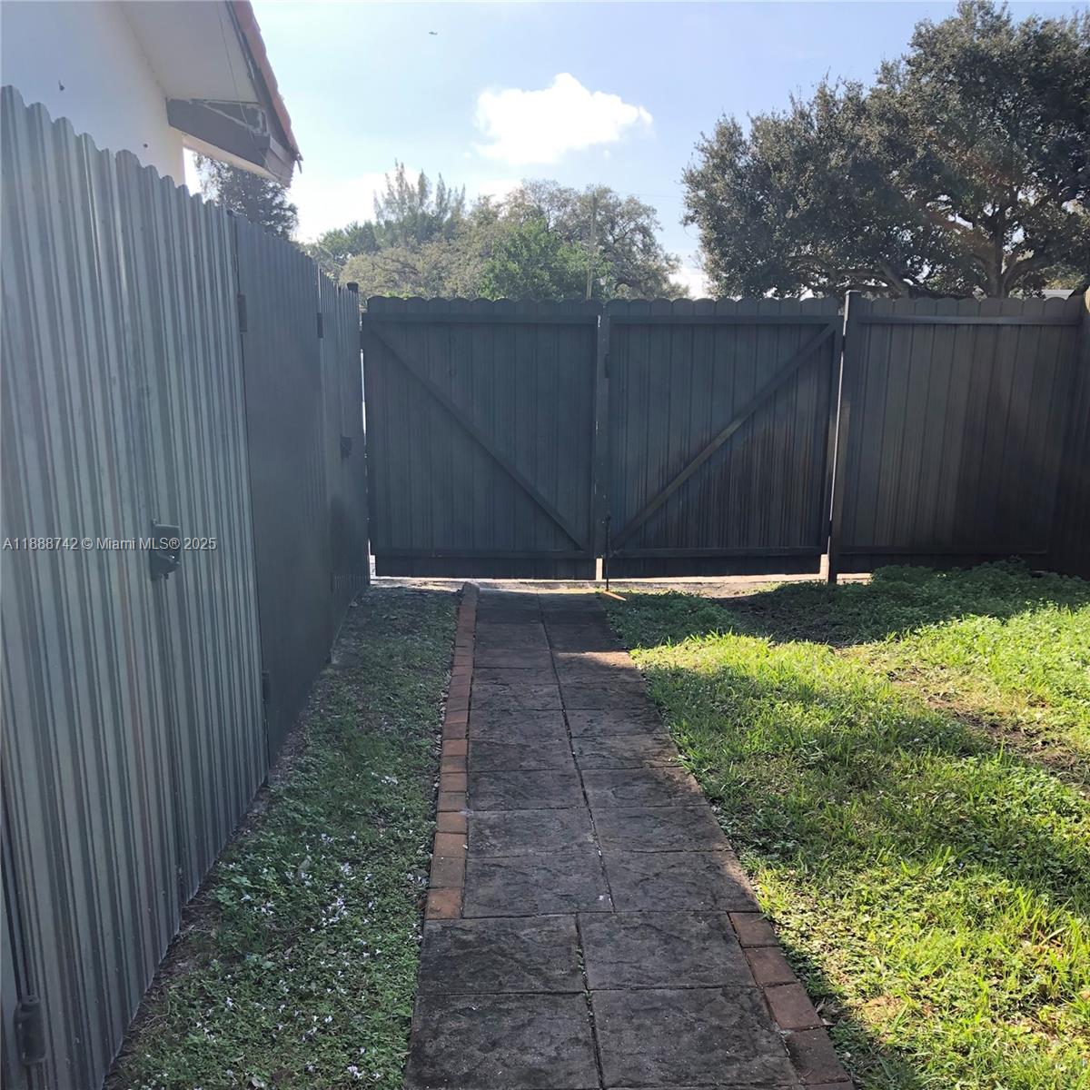 PEMBROKE PINES NO 1 - Residential Lease