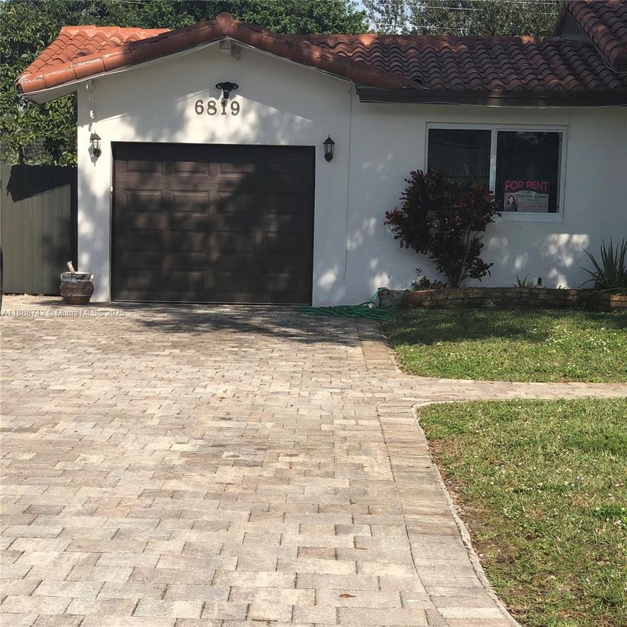 Available Nov. 1st. ALL INCLUSIVE 1/1 apartment with private entrance, huge beautiful yard with pool access, central AC and mini split, tile floors no carpet, impact windows and doors, on site monitored security system. FULL SIZE KITCHEN with FULL SIZE APPLIANCES.  RENT INCLUDES ALL UTILITIES (electric, water, wifi). There is NO LAUNDRY. NO CARPET. NO SHARED KITCHEN. NOT AN EFFICIENCY. NO PETS please owner is highly allergic. REQUIREMENTS full screening, 1st and 2 month security, verifiable income. .