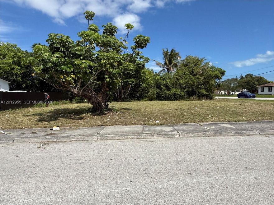 Residential vacant lot zoned for duplex development. Previously improved with a duplex that was demolished, utility ready, offering a clean slate for new construction. Prime corner location with approximately 8,600 sqft, providing excellent accessibility, design flexibility, and investment potential.