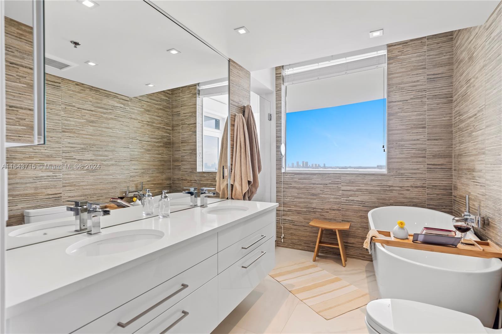 LA TOUR CONDO - Residential Lease