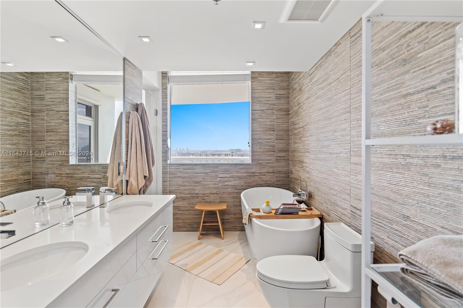 LA TOUR CONDO - Residential Lease