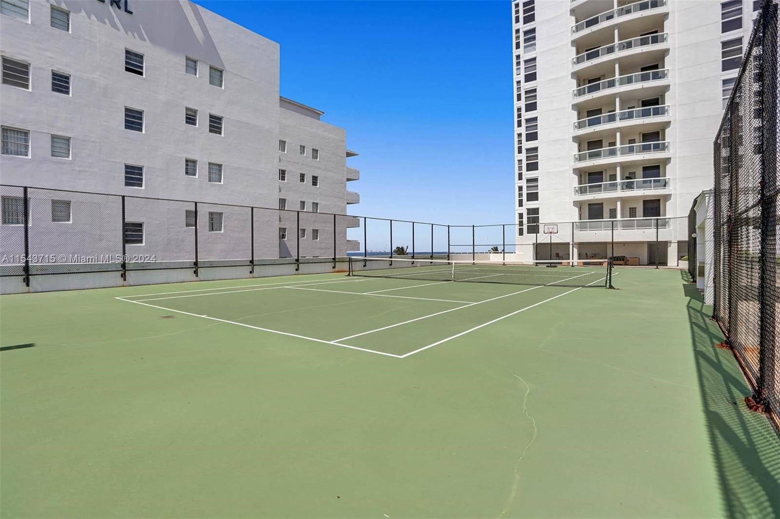LA TOUR CONDO - Residential Lease