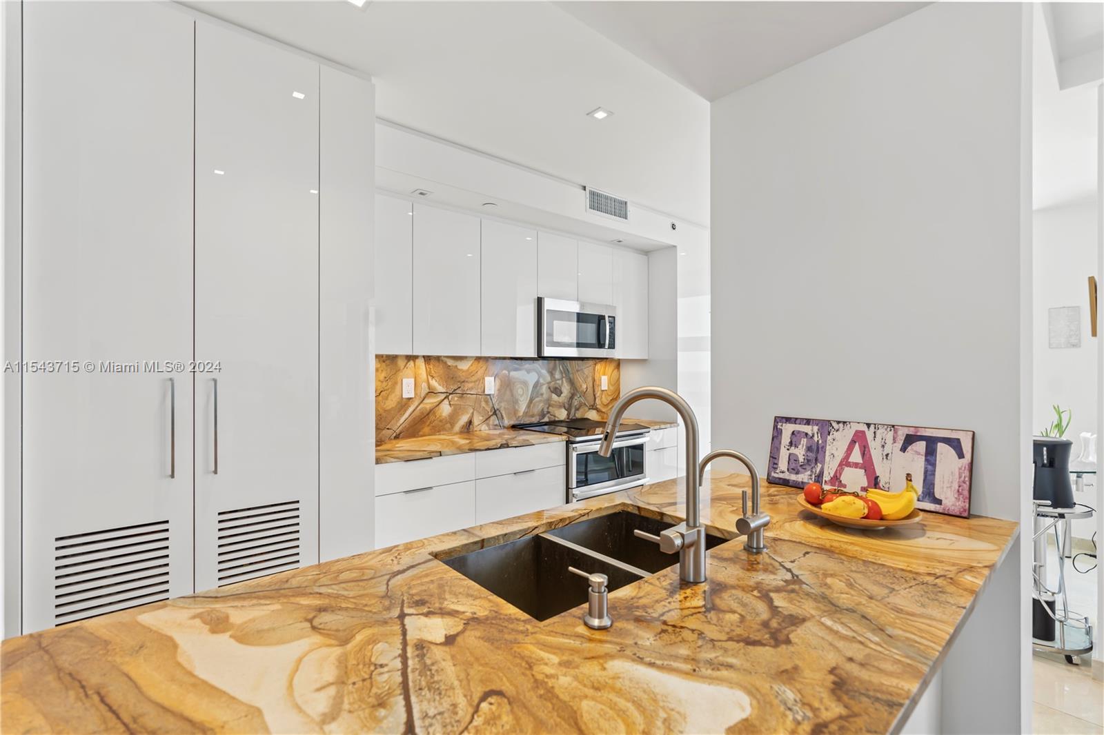LA TOUR CONDO - Residential Lease