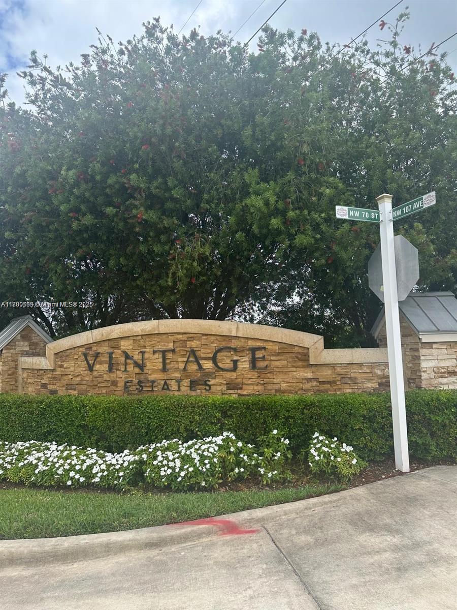 Rental Property at 10423 Nw 70th Ln, Doral, Miami-Dade County, Florida - Bedrooms: 5 
Bathrooms: 4  - $6,750 MO.