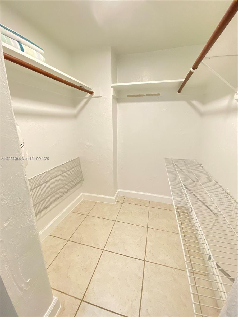 DADELAND GROVE CONDO - Residential