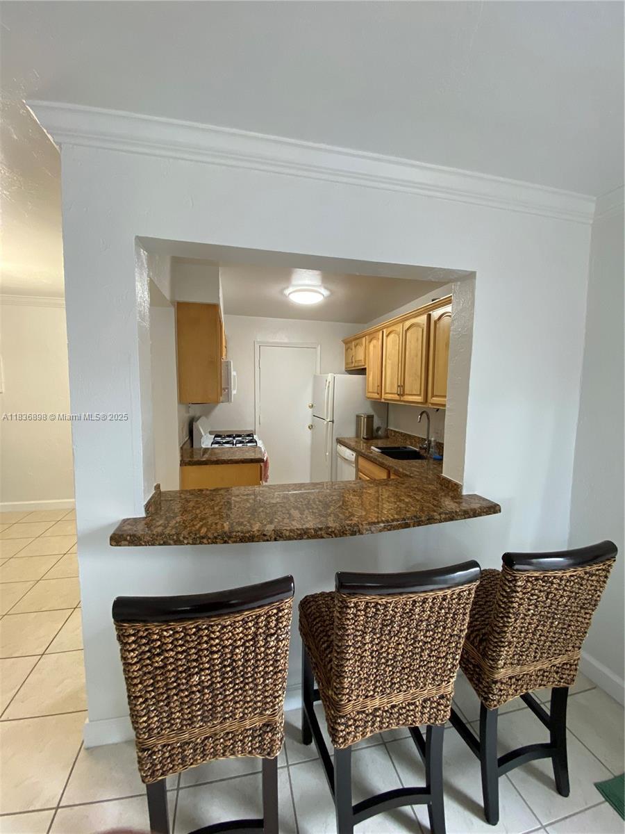 DADELAND GROVE CONDO - Residential